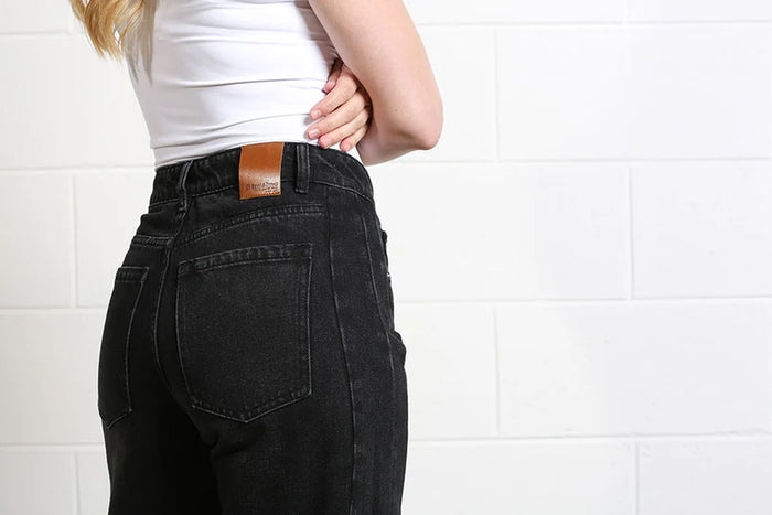 Bailey Barrel Jean (Black/Short)