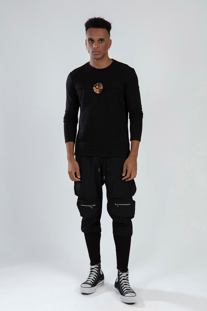 Model wearing Daniel black slim-fit streetwear cargo pants with zipper pockets and modern drawstring waist.