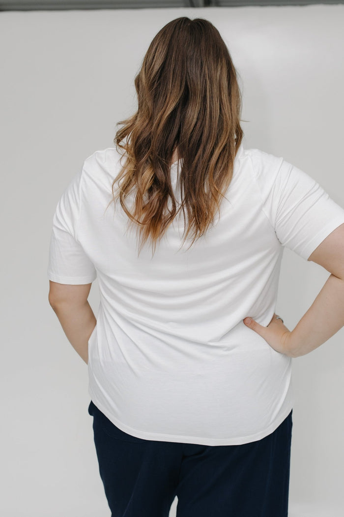 ESSENTIAL V - NECK TEE IN CLOUD - Love Marlow