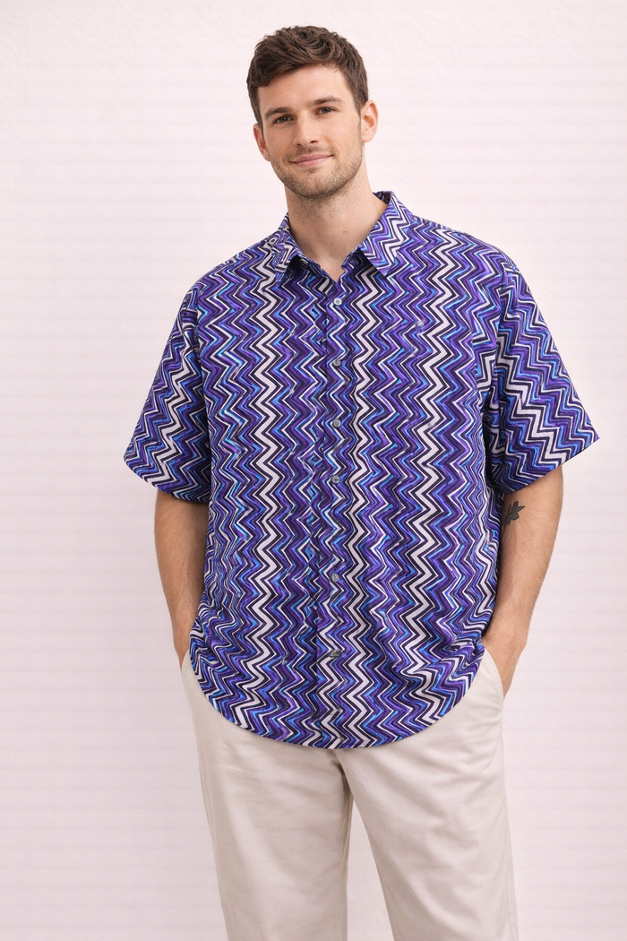 blue patterned Men's printed casual short sleeve shirt