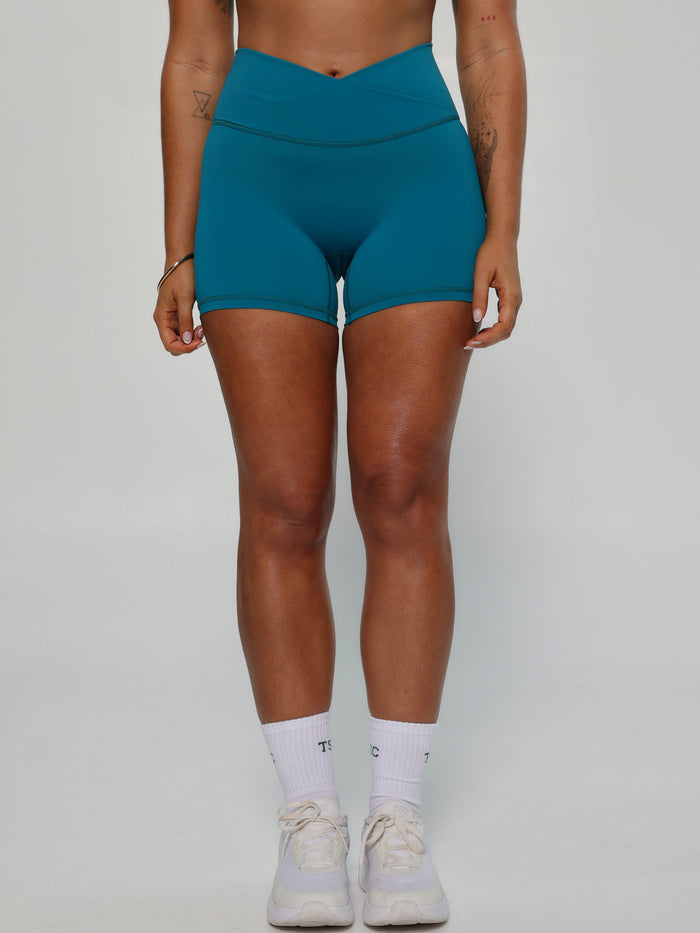 OCEANA CROSSOVER SHORT