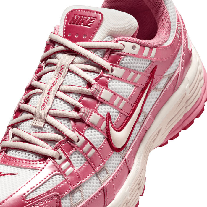 W P-6000 'Summit White Slit Red'